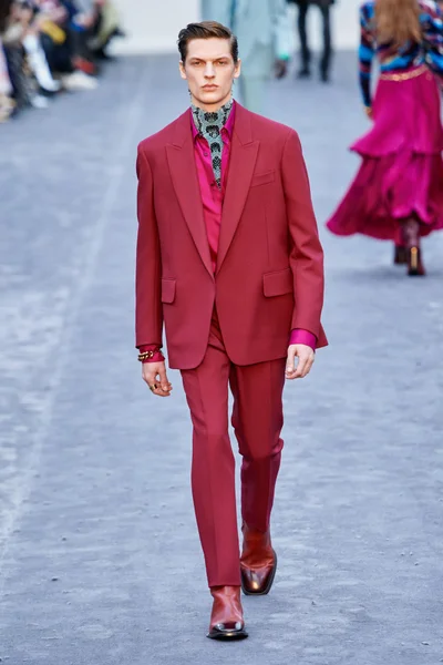 Look 19